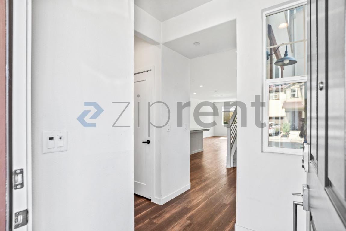 Building Photo - Unit