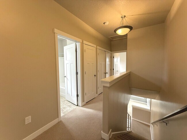Building Photo - AVAILABLE JULY 1ST | 3 BED | 2.5 BATH | $2,295/MO