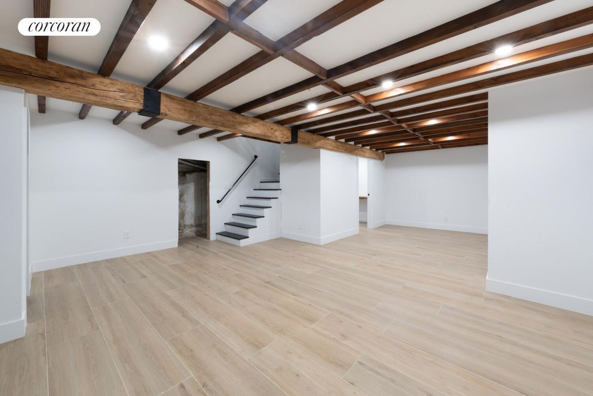 Building Photo - 183 Green St