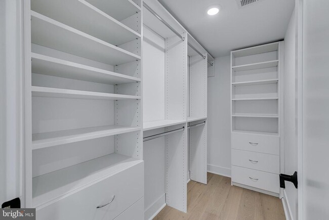 Building Photo - 705 S 19th St