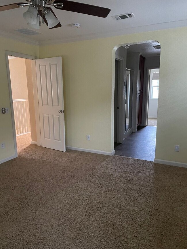 Building Photo - Beautiful 3 Bedroom Home in South Manteca – Prime Location!