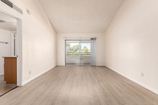 Building Photo - 7350 N Vía Paseo Del Sur