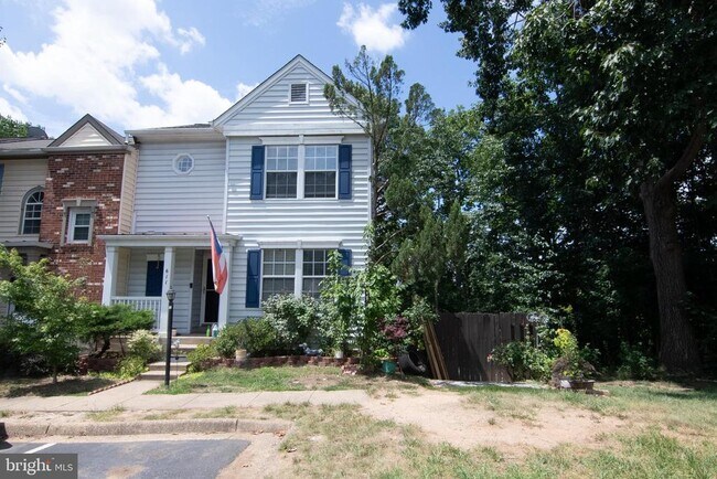 Building Photo - 611 Wind Ridge Dr