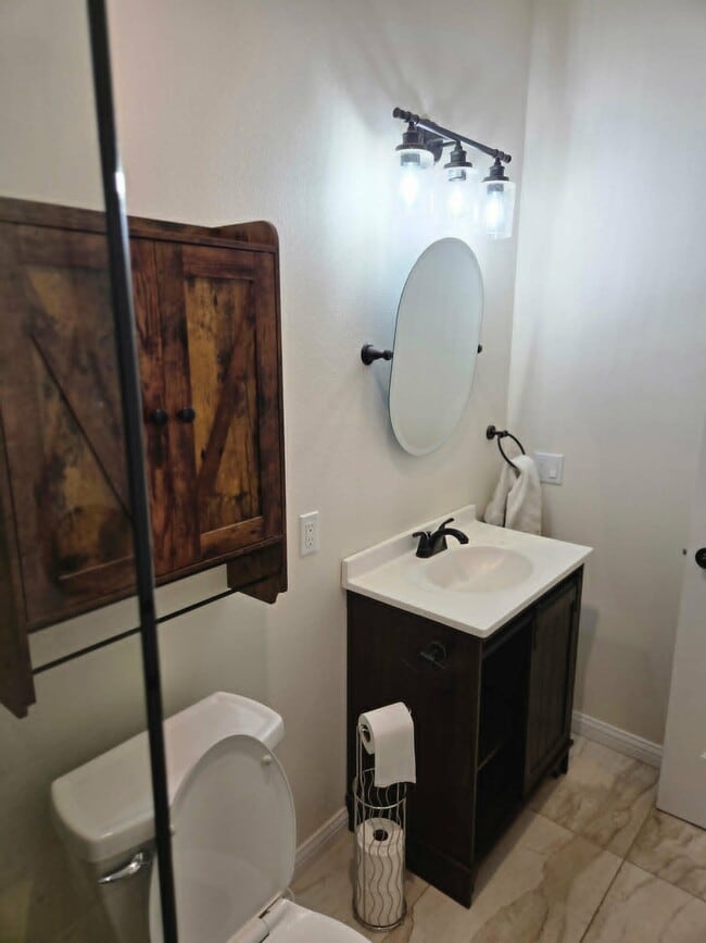 Building Photo - 39034 CA-41