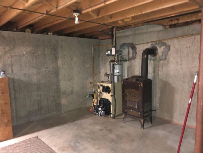 Building Photo - 161 Hines Rd