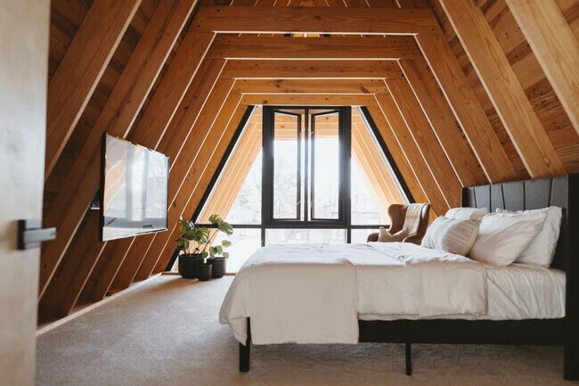 Building Photo - 503 NW D St