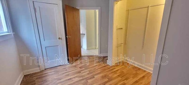 Building Photo - 1683 1/2 Oak Street