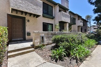 Building Photo - 8750 Villa La Jolla Dr