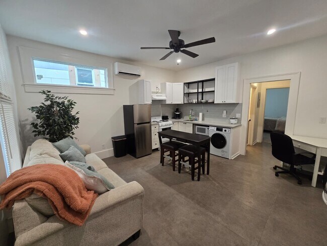 Building Photo - 224 Finley Ave