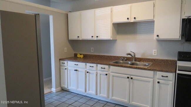 Building Photo - 7039 Cotillion Rd N