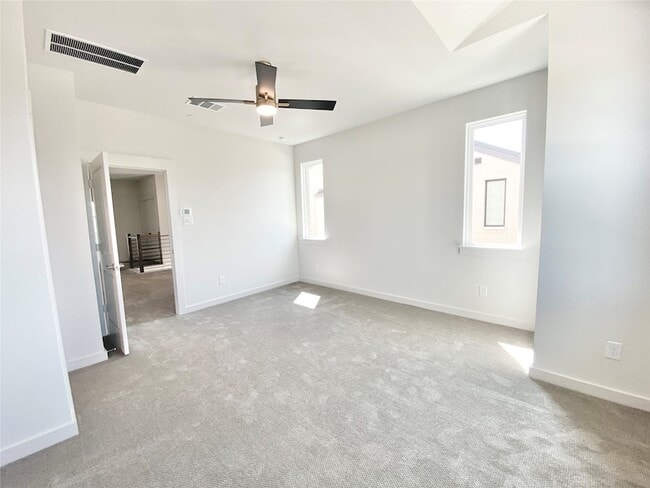 Building Photo - 837 Emerling Dr