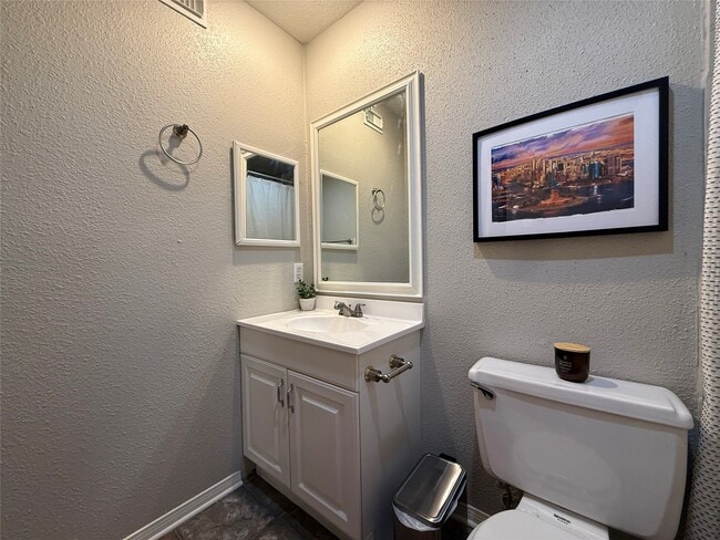 Building Photo - 1880 White Oak Dr