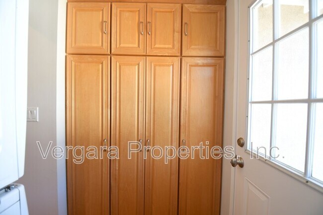 Building Photo - 6531 W 85th St