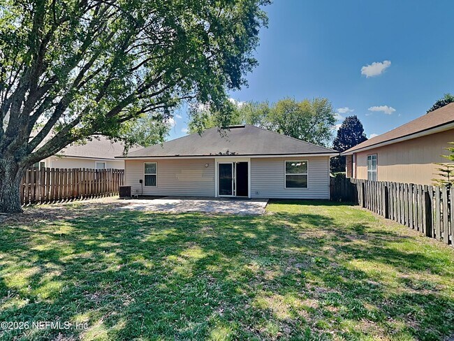Building Photo - 801 MacKenzie Cir