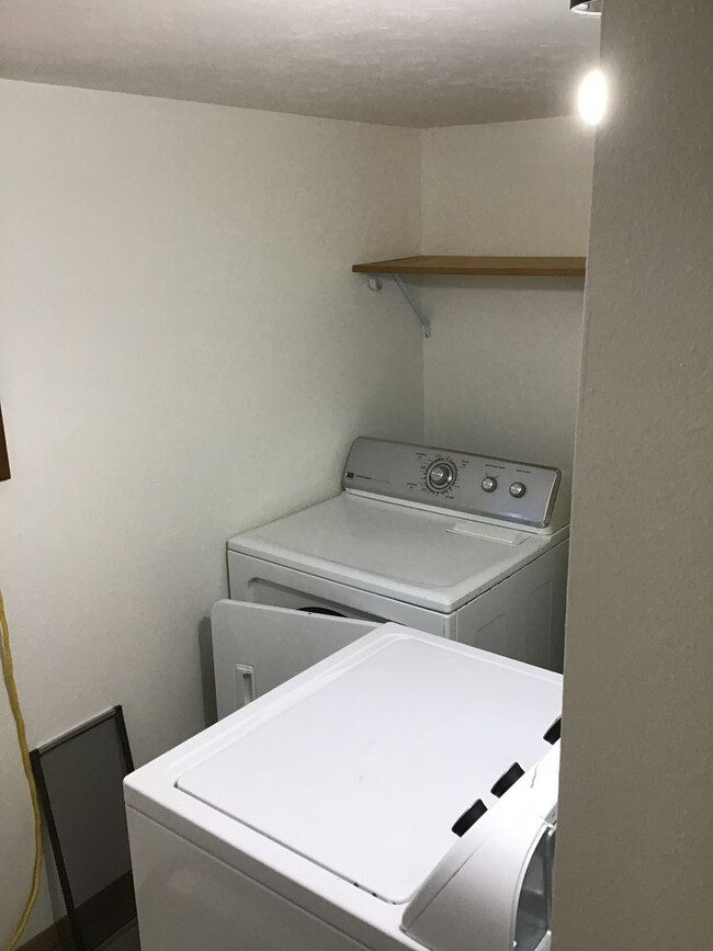 Building Photo - 2 Bedroom Home Near Old Mill