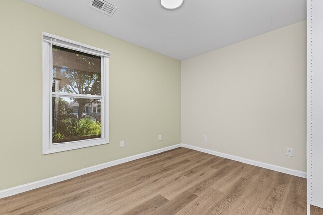 Building Photo - 3736 Iroquois St