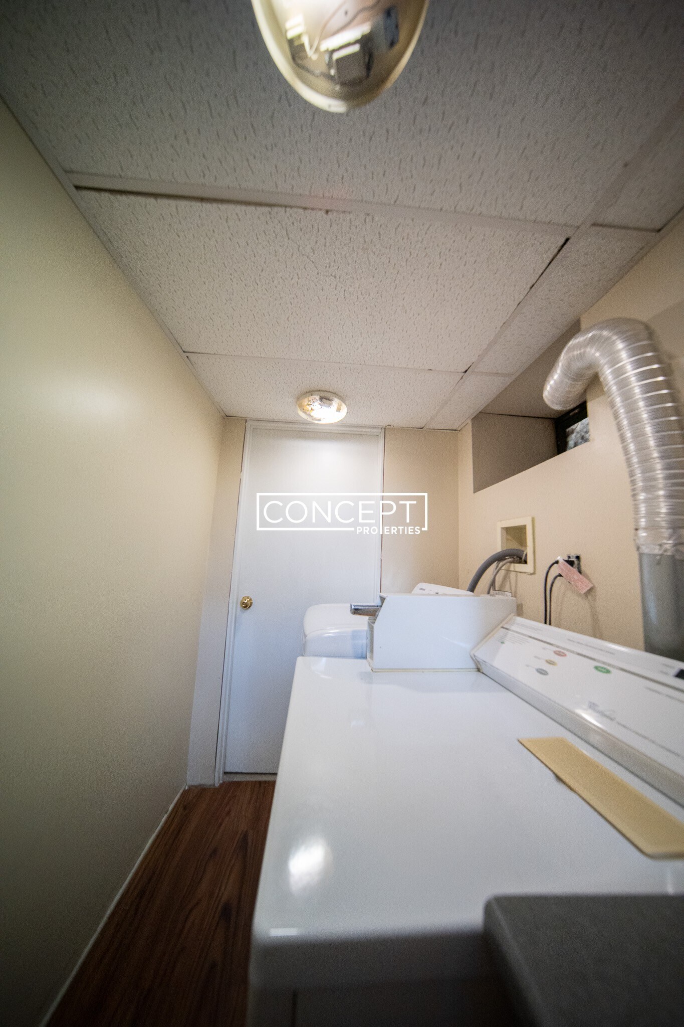Building Photo - 12-14 Richardson Unit 3