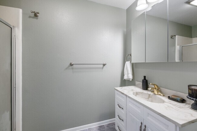 Building Photo - Rare Home on Creek Front Property!