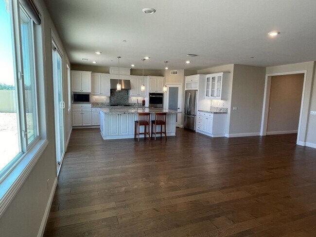 Building Photo - Stunning 4 bedroom home in Vista-With Solar!