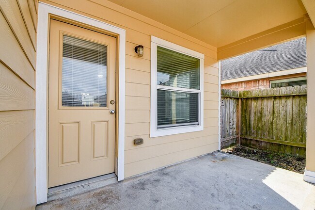 Building Photo - 10439 Lauren Creek Dr