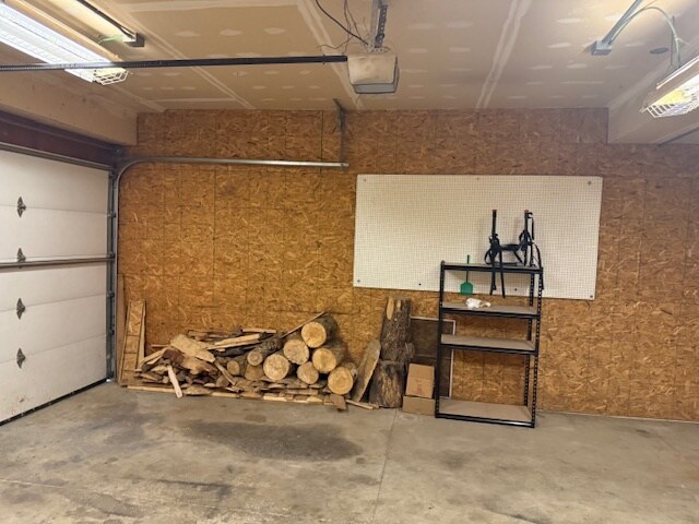 Building Photo - 6125 Avon Lake Rd