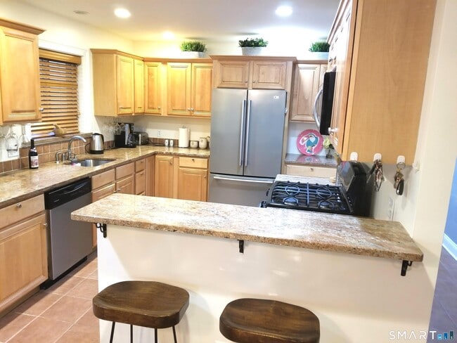 Building Photo - 1093 Shippan Ave