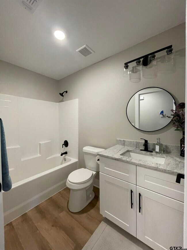 Building Photo - 518 Post Oak Dr