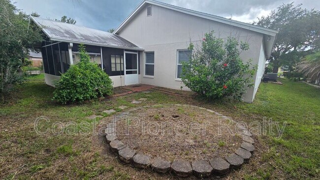Building Photo - 1731 Wakefield Dr