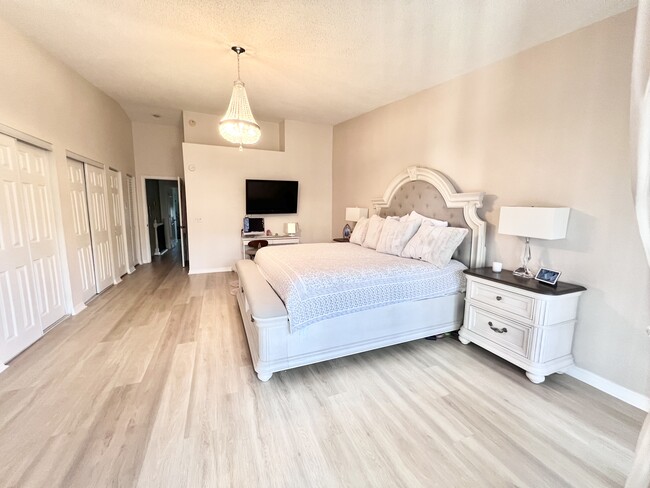 Building Photo - 465 Pinellas Bayway S