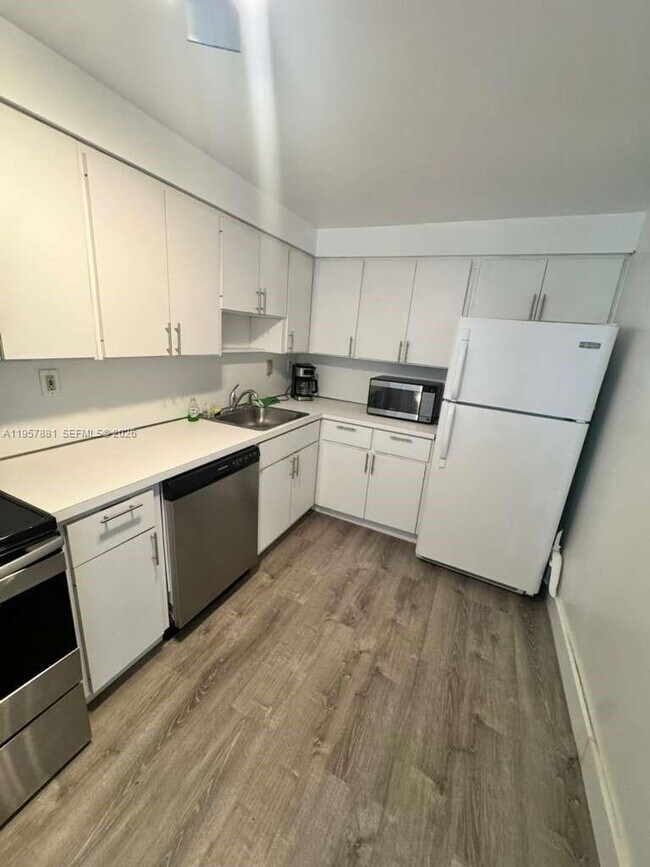 Building Photo - 1051 Meridian Ave