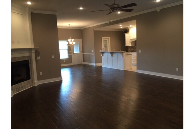 Building Photo - 1030 Quail Hollow Dr