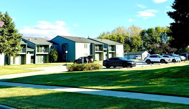 Building Photo - Upper 2 Bedroom - Elkhorn Village Apartments – Comfortable Living, Everyday Convenience