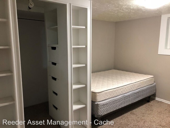 Building Photo - 62 E 300 N