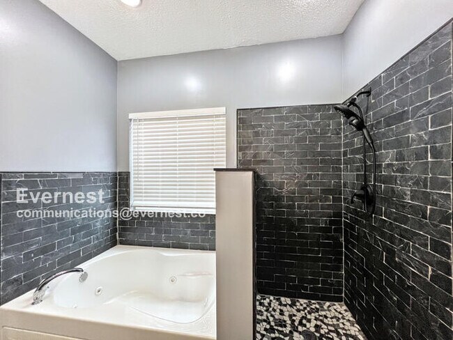 Building Photo - 4866 Water Brook Cir
