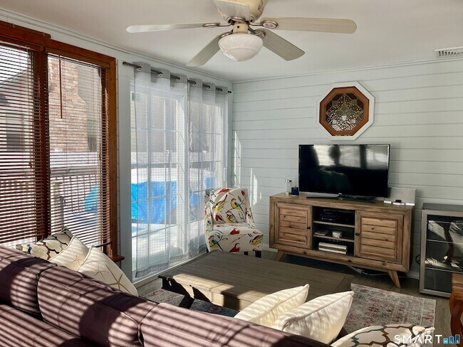 Building Photo - 51 Billow Rd