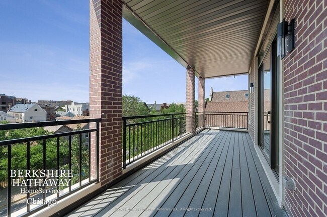 Building Photo - 1235 N Greenview Ave