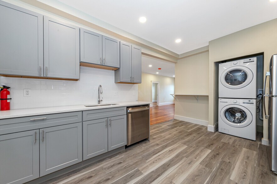 Primary Photo - 44 Brackett St