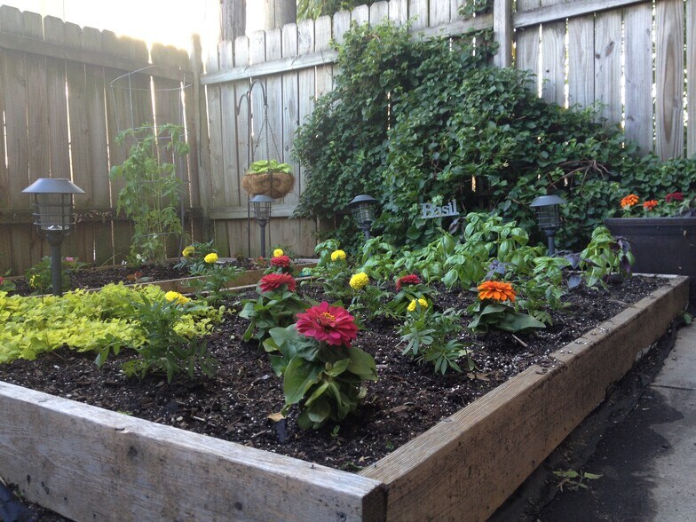 Building Photo - 341 E 28th St