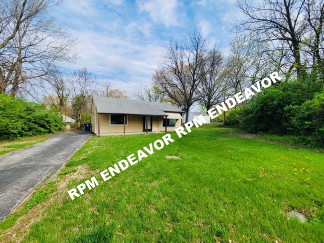 Building Photo - Move in Ready 2bed-1 bath Pet Friendly