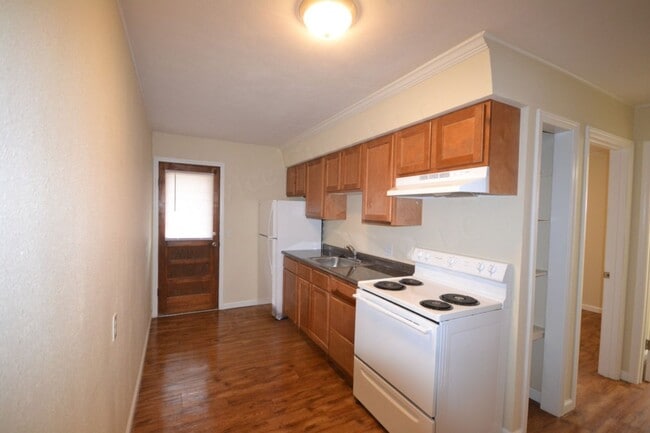 Building Photo - 316 N Wilson Ave
