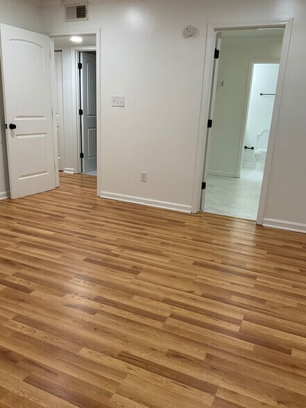 Building Photo - 1010 Woodland Vlg