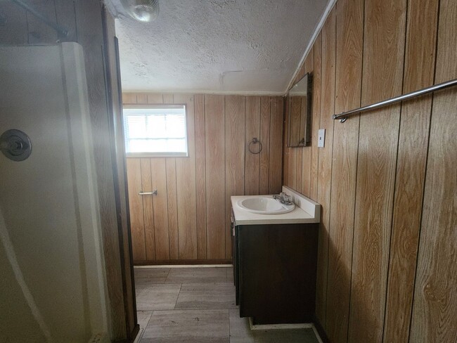 Building Photo - Midtown Duplex