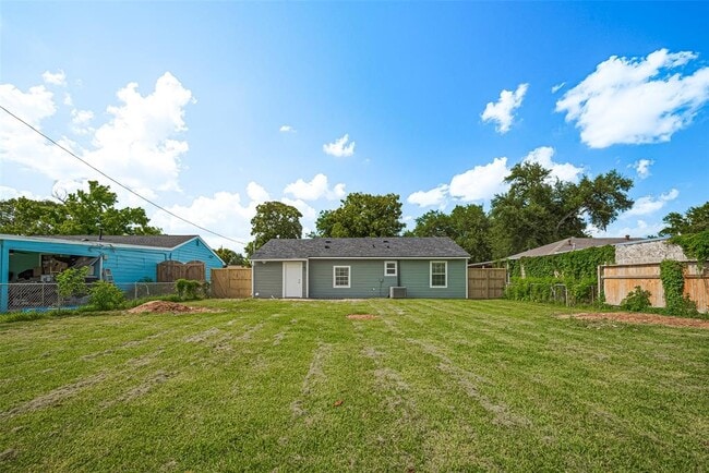 Building Photo - 52 Penway St