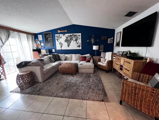 Primary Photo - 200 Sparrow Dr