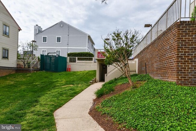 Building Photo - 49 Hawthorne Ct NE