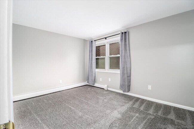 Building Photo - 115 Kensington Ave