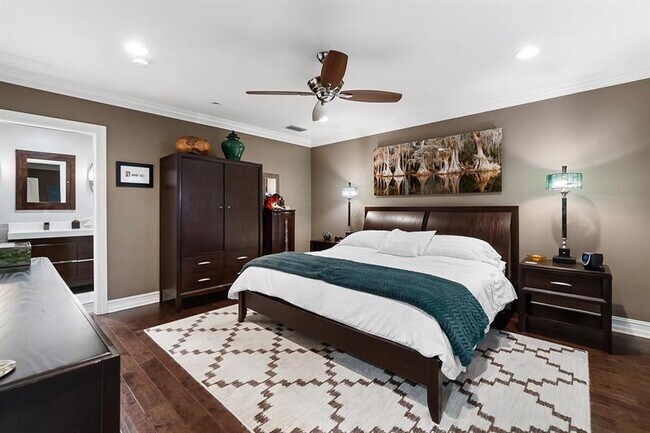 Building Photo - 301 Tarpon Dr