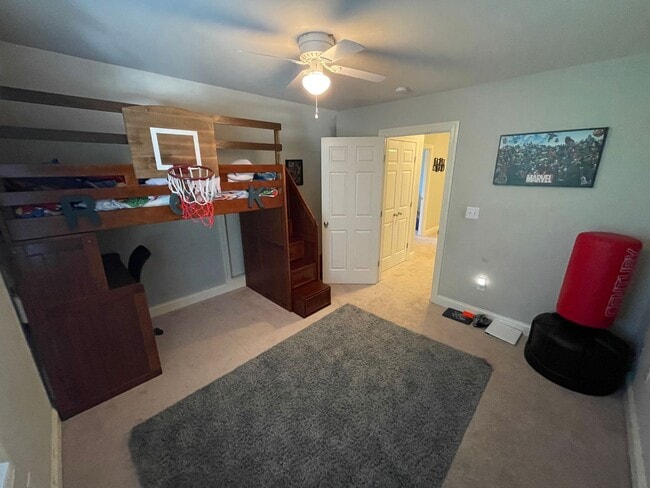 Building Photo - 4 Bedroom 3.5 Bath Home in Carolina Lakes!