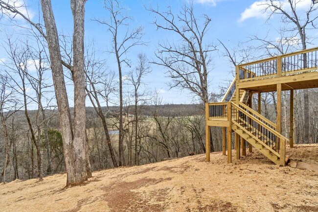 Building Photo - 2129 Powell Rd