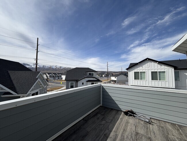 Building Photo - 153 E Brushy Canyon St